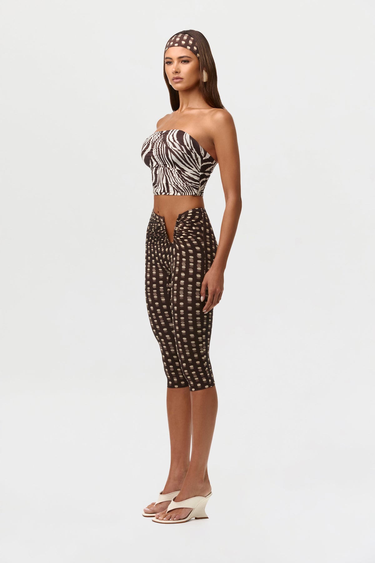 Polka Dot Illusion Naked Print Wired Capri Leggings