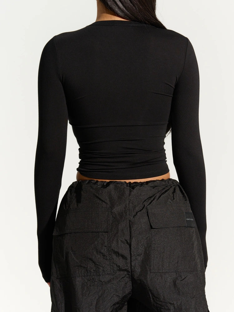 BLACK Smooth Crew Top